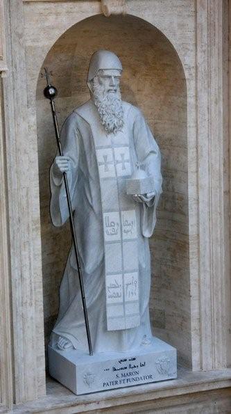 القديس الآرامي مار مارون ابن الكنيسة السريانية ارتفع تمثالاً في الفاتيكان